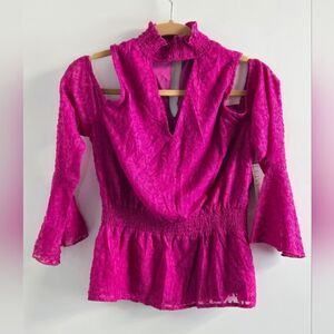 Willow Drive Cold Shoulder Mock Neck Peplum Style Blouse Sz XS Fuchsia